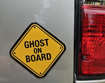 Magnes „Duch na pokładzie”, zabawny, straszny magnes samochodowy, paranormalny dodatek samochodowy, inspirowany zjawiskami nadprzyrodzonymi, dekoracja samochodu na Halloween