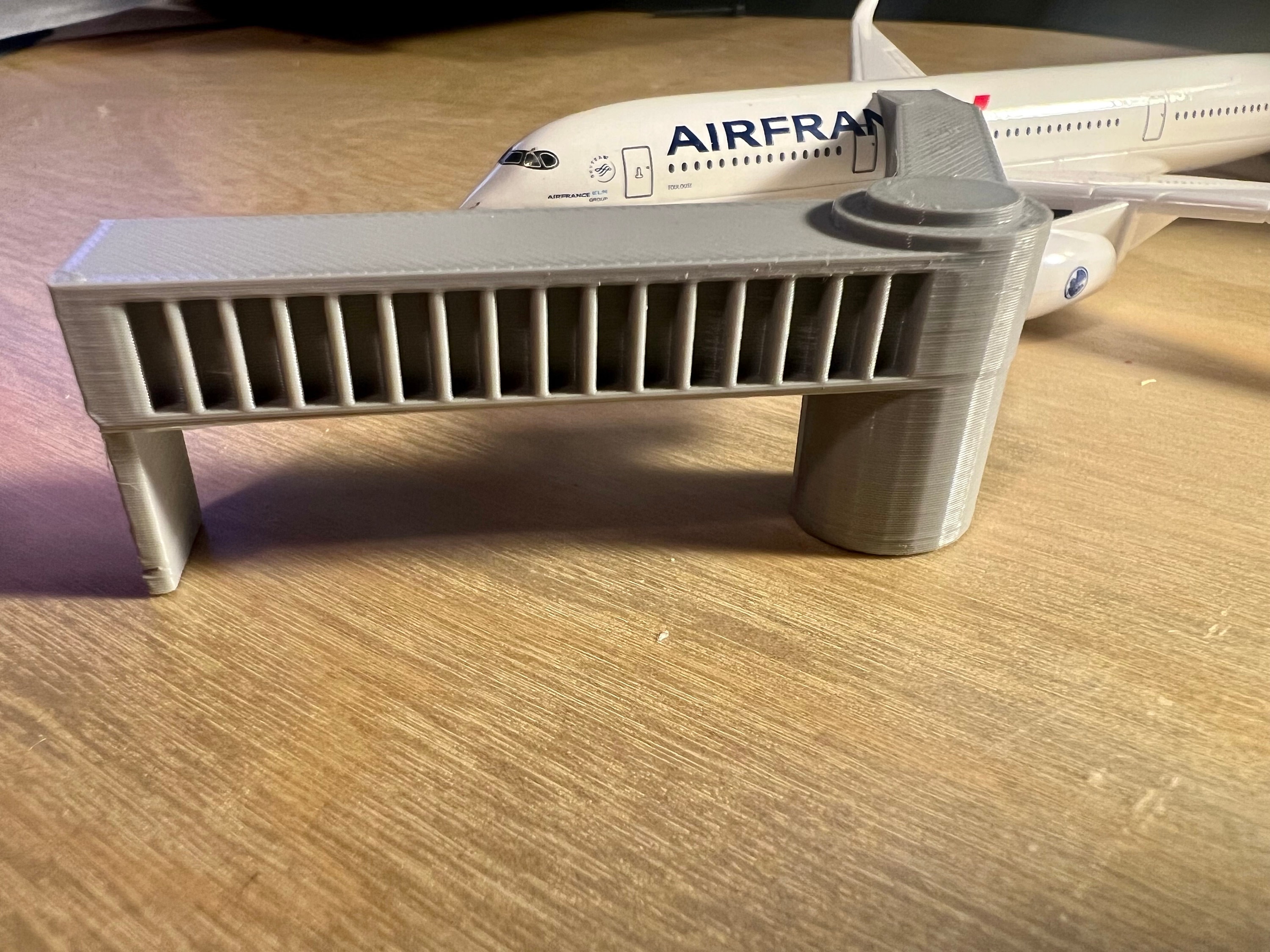 空港模型・管制塔・可動式ジェットブリッジ・可動式タラップ車 1/400スケール 5x Jetbridge - Perfect for Scale Model Models and Aviation