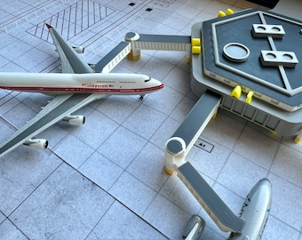 Airport Terminal for Herpa / Gemini Models - Collectible Multicolor 5-Gate Model with Jet Bridges - Unique Aviation Enthusiast Gift - 1:500