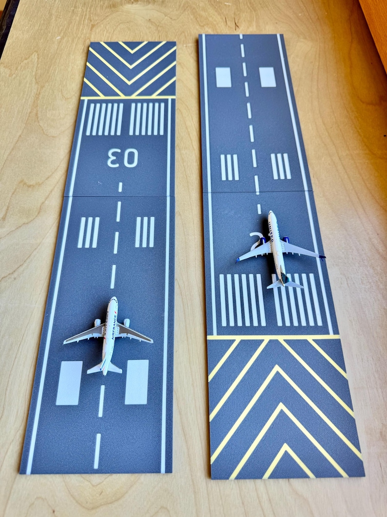 Airport Runway for Herpa Gemini Jets Daron | 1/500 & 1/200 Scale Model Airplanes | Modular Runway Display - Led kit image 7