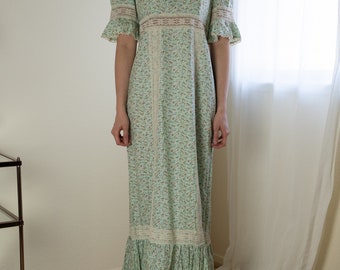 Robe prairie fleurie vert pistache vintage des années 1970