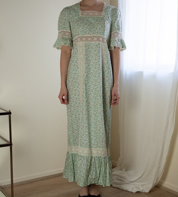 Lace Trimmed Floral Dress pistachio
