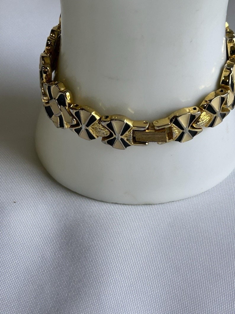 Vintage Gloria Vanderbilt Watch: Black & White Enamel Bow, 7" image 3
