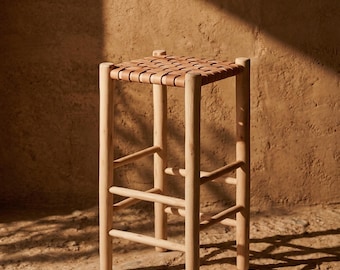 Leren barkruk – Handgeweven leren en massief houten kruk – Marokkaanse handgemaakte barstoel – Boho rustieke keukenkruk – Natuurlijke woondecoratie