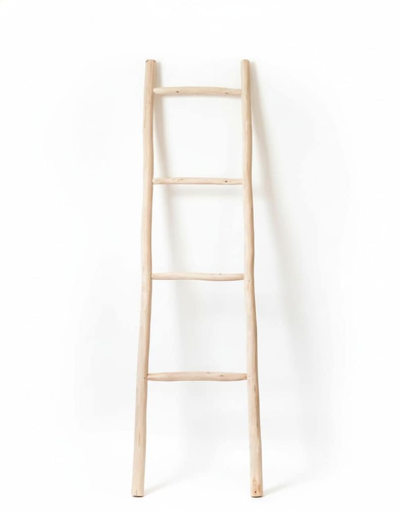 Échelle décorative en bois naturel