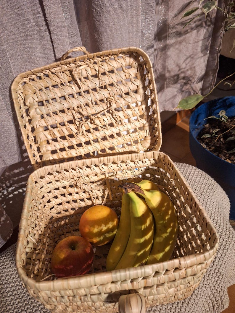 Petite malle de rangement en osier naturel