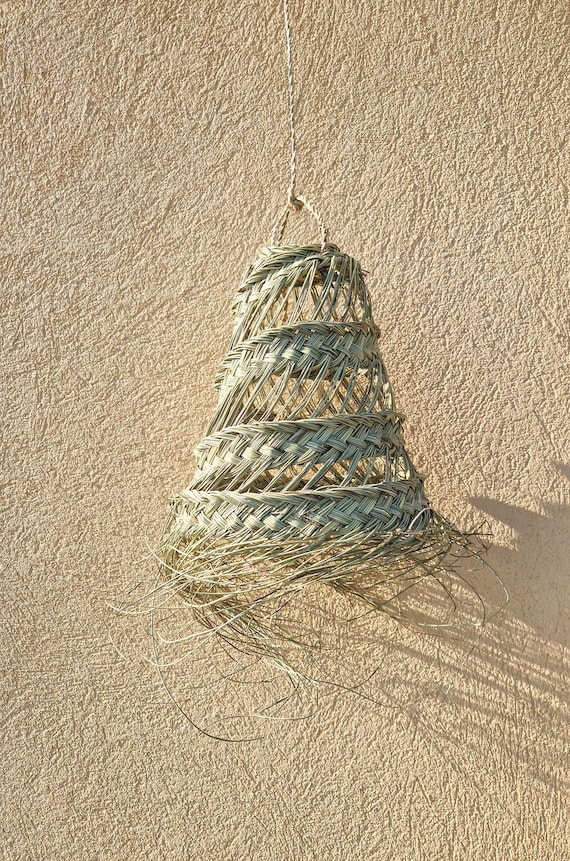 Suspension cylindrique ajourée en feuilles de palmier