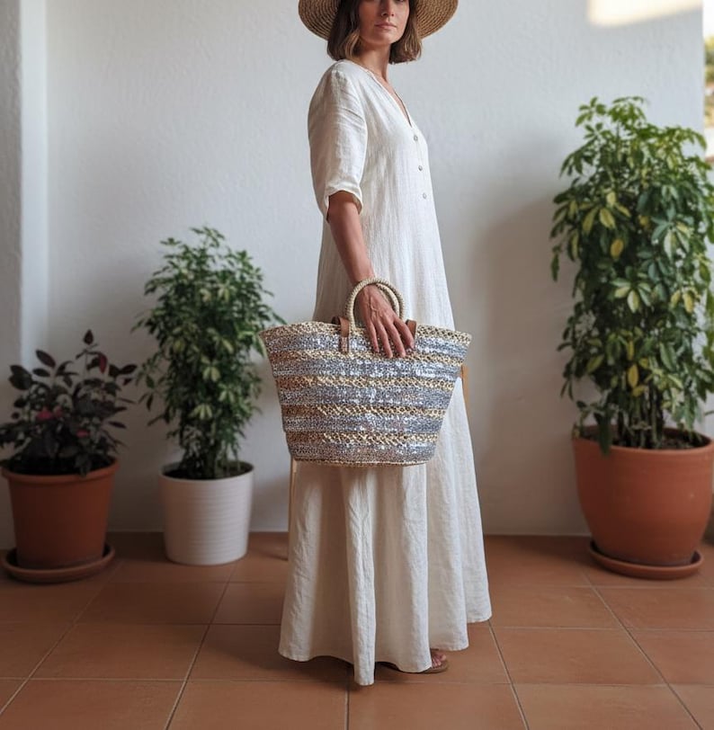 Sac cabas en paille brodée de sequins gris