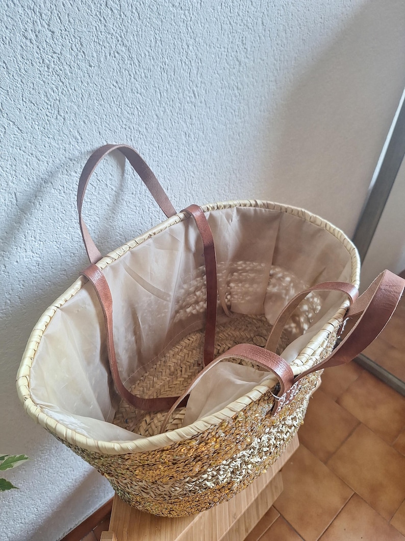 Sac cabas en paille brodée de sequins dorés