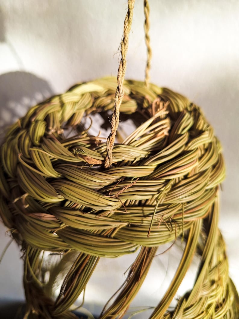 Suspension conique ajourée en paille – Abat-jour naturel tressé en feuille de palmier