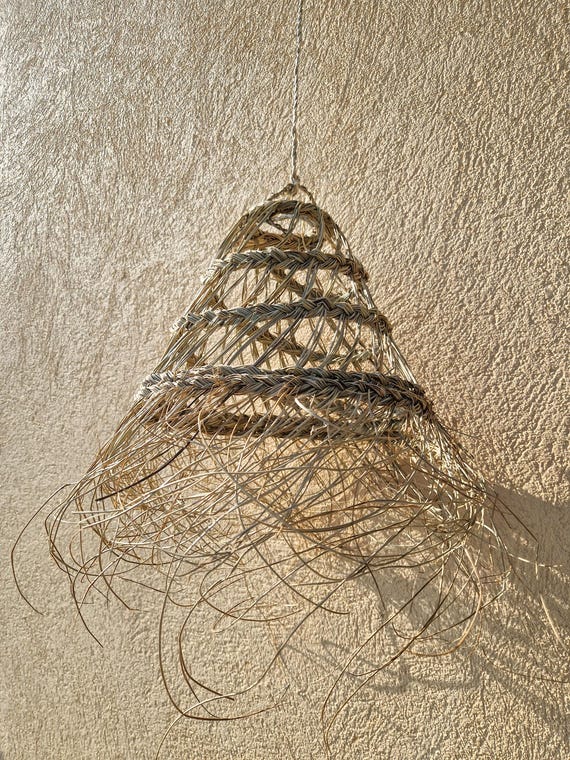 Suspension conique ajourée en feuilles de palmier