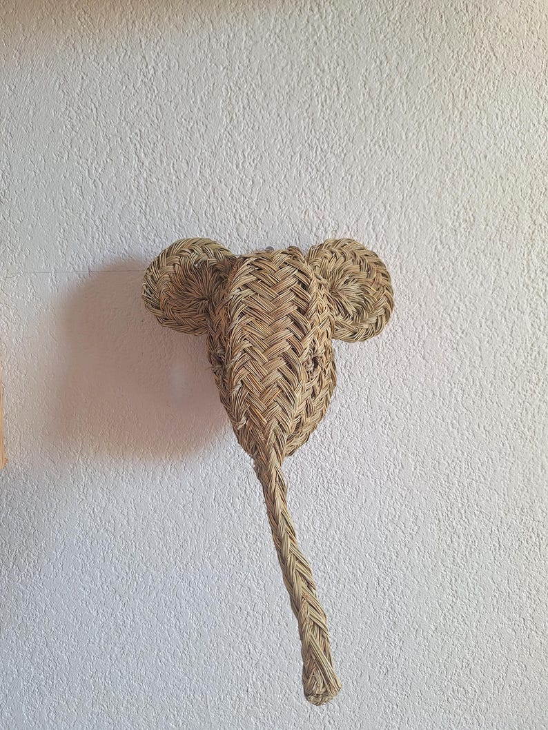 Trophée mural tête d'éléphant en paille tressée