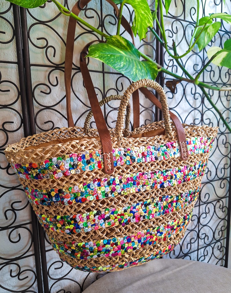 Sac cabas en paille brodé de sequins