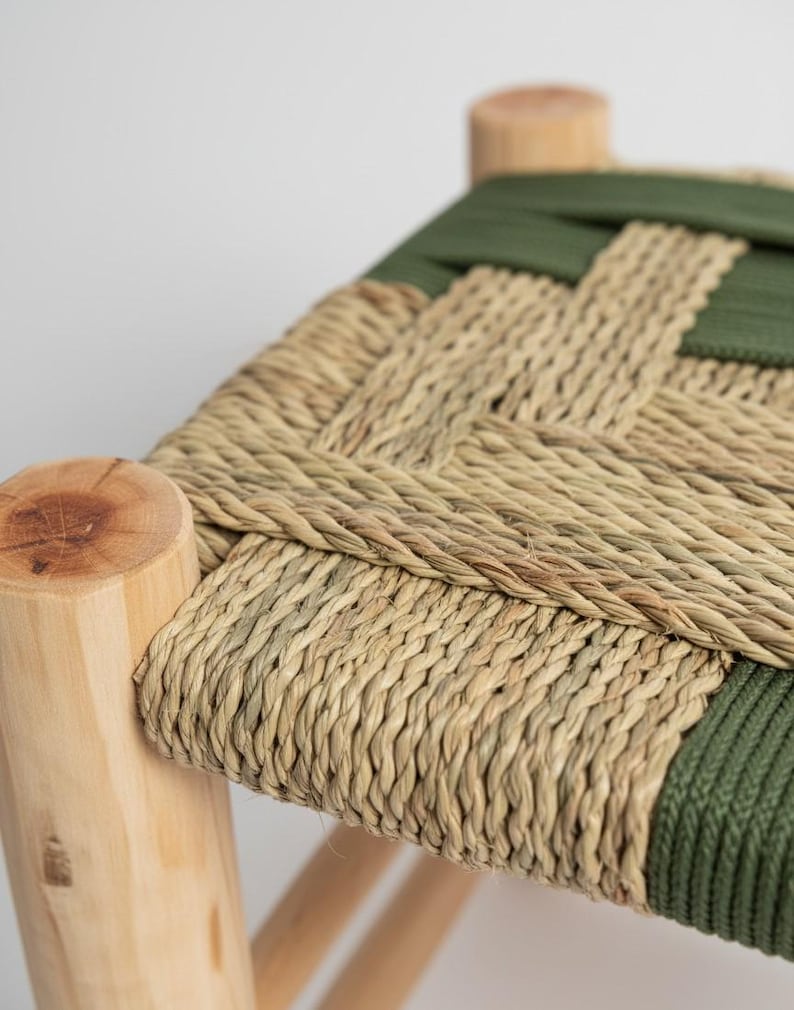 Tabouret marocain artisanal en bois et corde vert