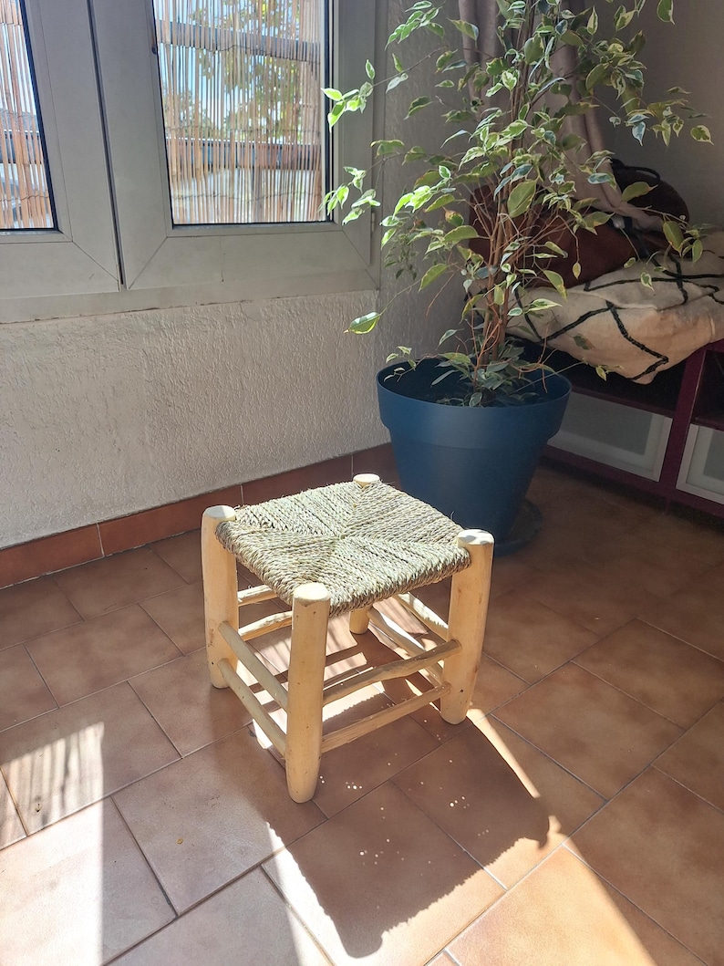 Tabouret Artisanal en Bois et Feuille de Palmier - Fait Main au Maroc - Siège d'Appoint Bohème & Rustique