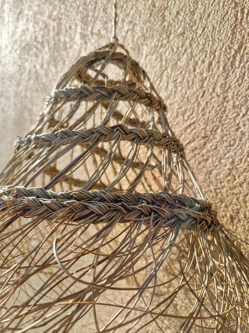 Suspension conique ajourée en feuilles de palmier
