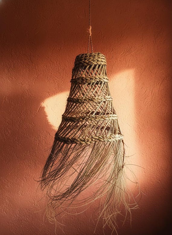 Suspension Conique Ajourée en Feuille de Palmier Naturelle