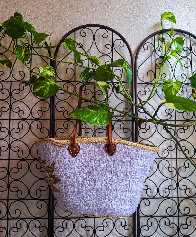 Sac cabas en paille brodé doré et blanc