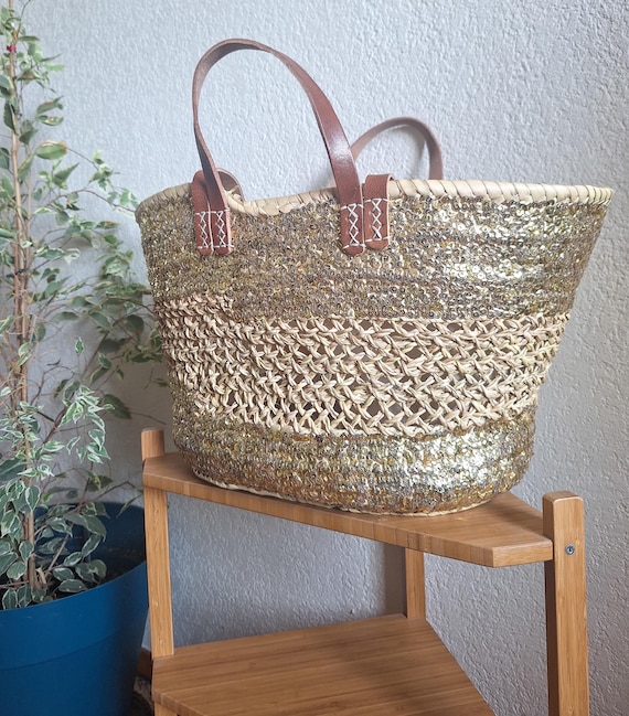 Sac cabas en paille brodée de sequins dorés