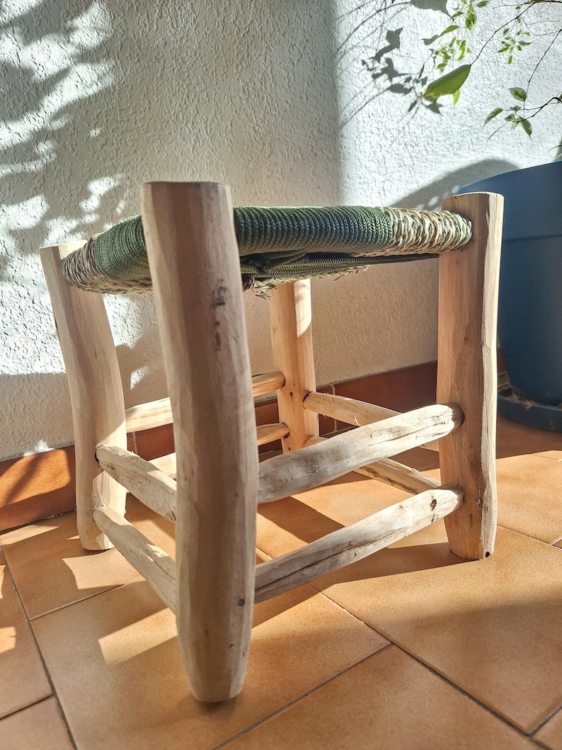 Tabouret marocain artisanal en bois et corde