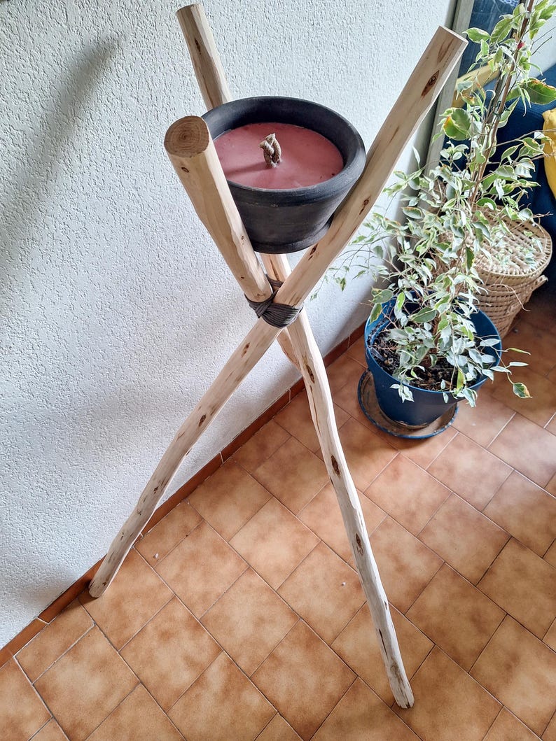 Trépied en Bois Brut avec Bougie Artisanale