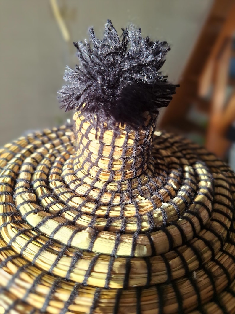Panier artisanal berbère marocain avec couvercle
