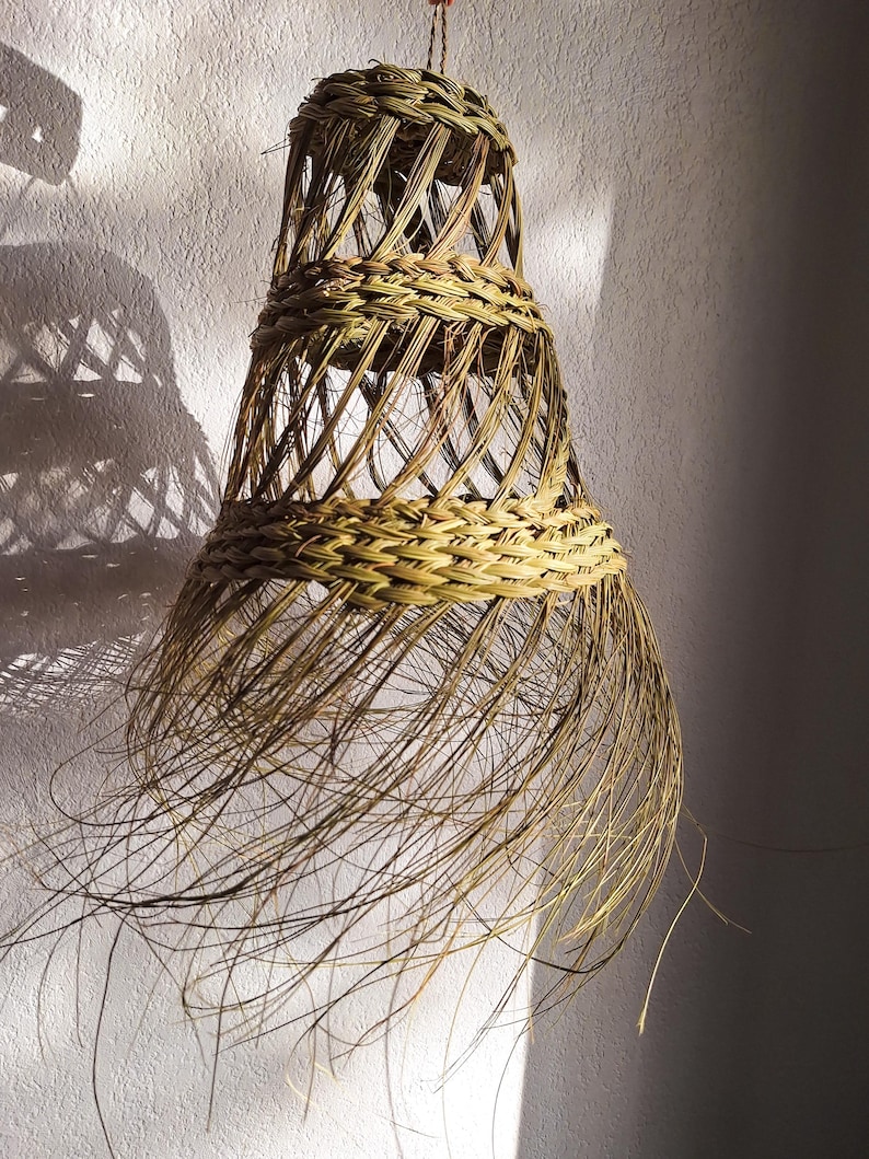 Suspension conique ajourée en paille – Abat-jour naturel tressé en feuille de palmier