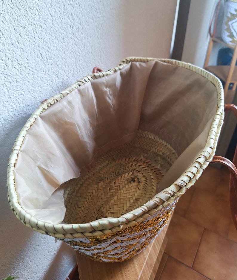 Sac cabas en paille brodée de sequins blancs et dorés