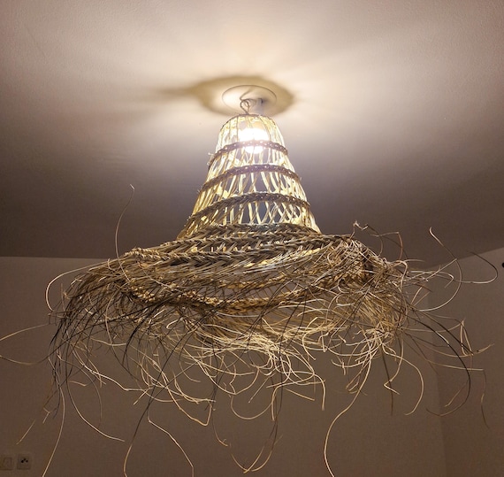 Suspension cône ajourée évasée en feuilles de palmier