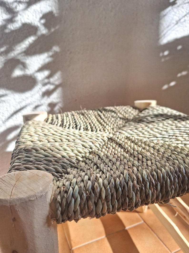 Tabouret Artisanal en Bois et Feuille de Palmier - Fait Main au Maroc - Siège d'Appoint Bohème & Rustique