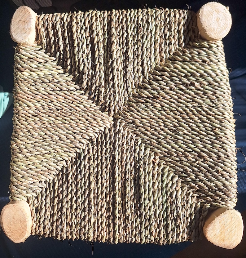 Tabouret Artisanal en Bois et Feuille de Palmier - Fait Main au Maroc - Siège d'Appoint Bohème & Rustique