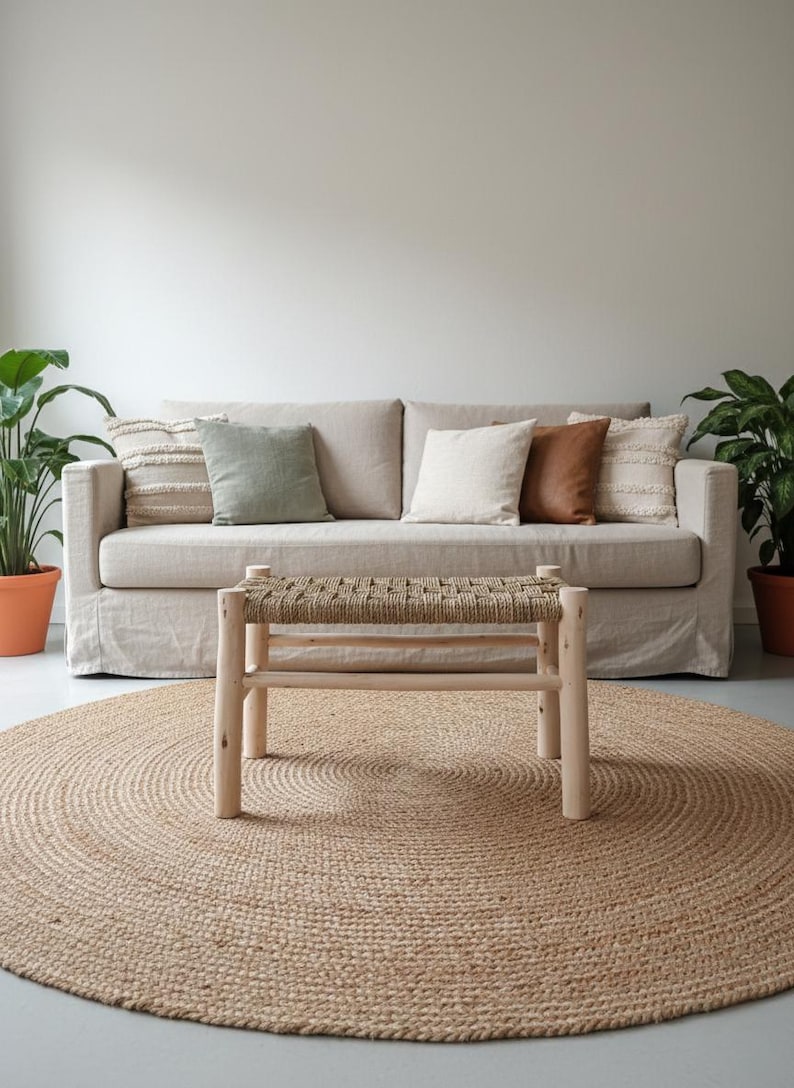 Banc Rustique Marocain en Bois Brut et Assise Tressée en Palmier