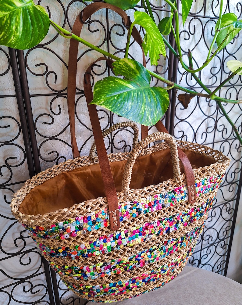 Sac cabas en paille brodé de sequins