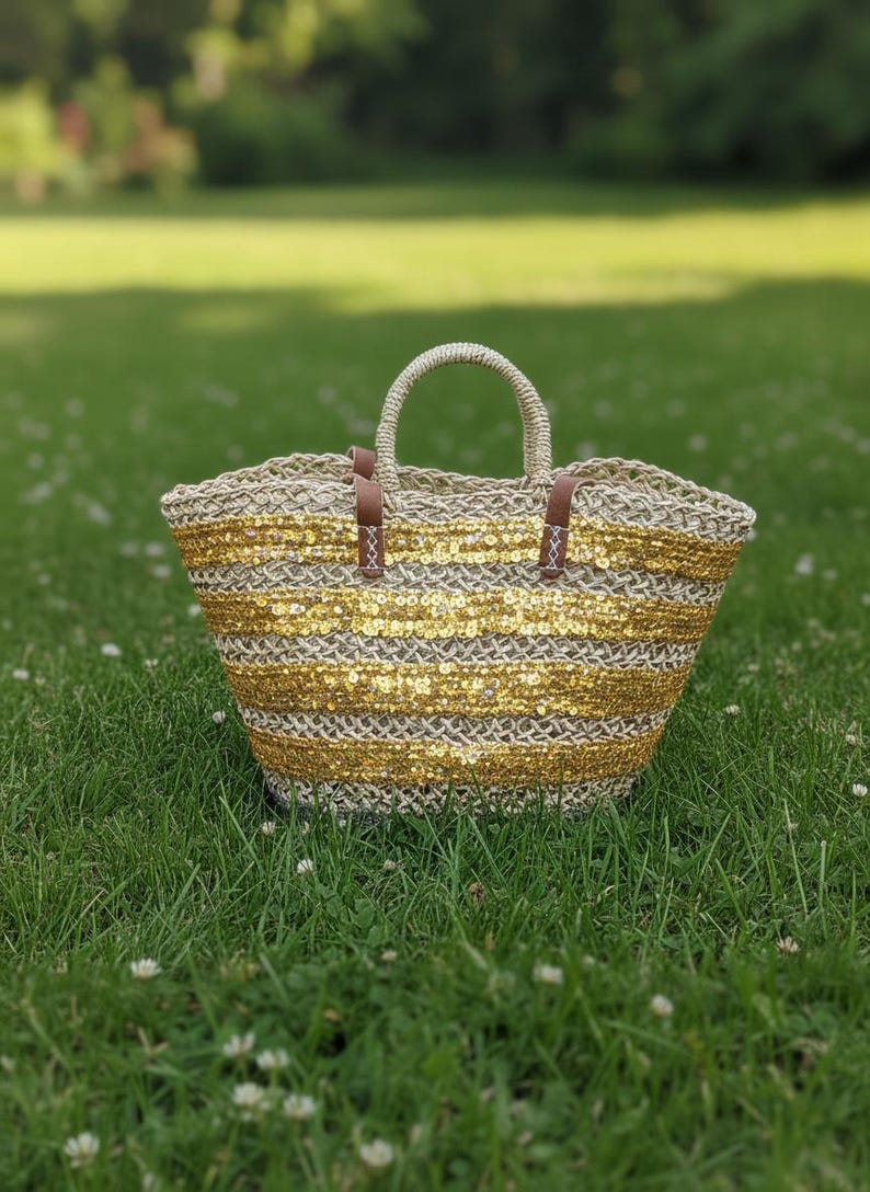 Sac cabas en paille brodée de sequins gris