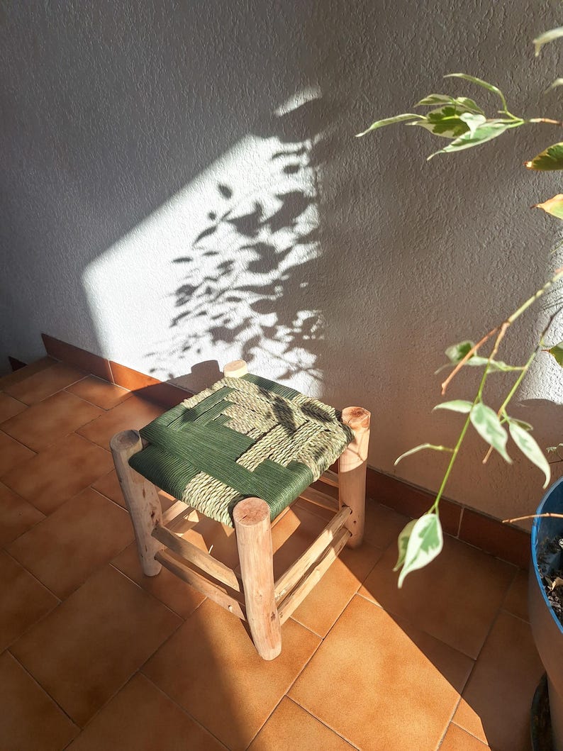 Tabouret marocain artisanal en bois et corde