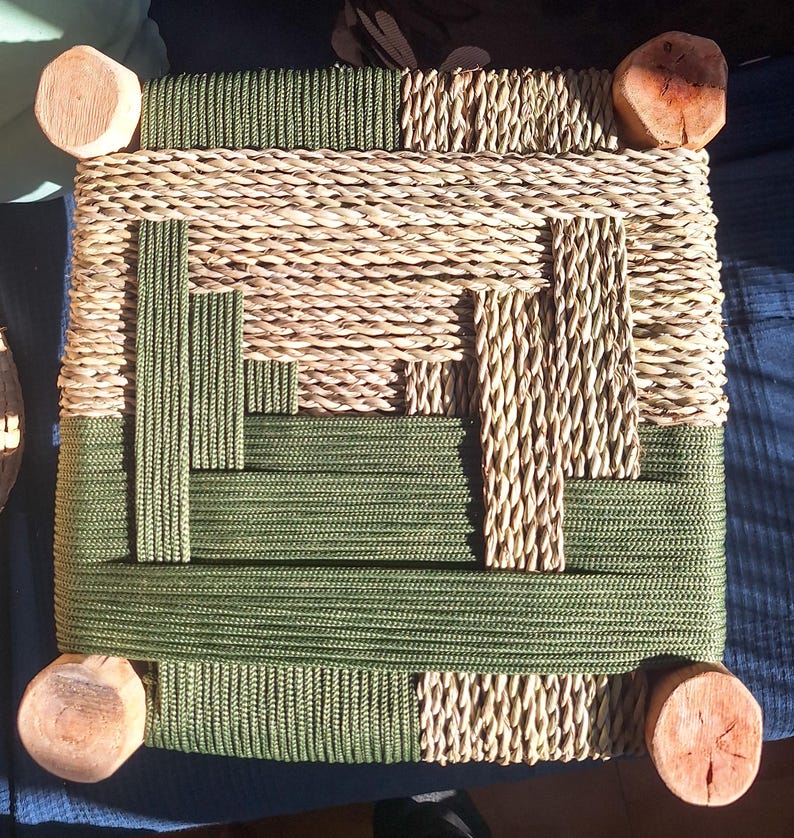 Tabouret marocain artisanal en bois et corde