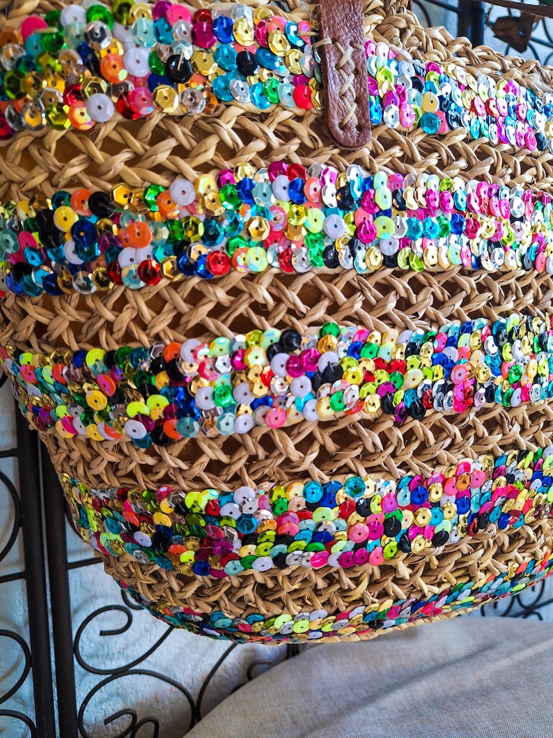 Sac cabas en paille brodé de sequins