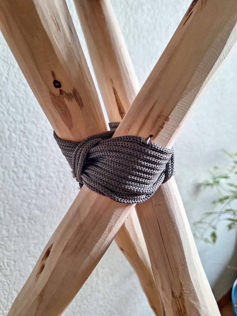 Trépied en Bois Brut avec Bougie Artisanale