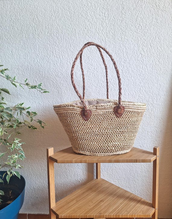 Panier en paille tressée avec anses cuir