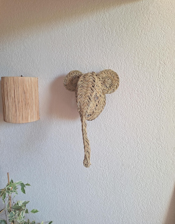 Trophée mural tête d'éléphant en paille tressée