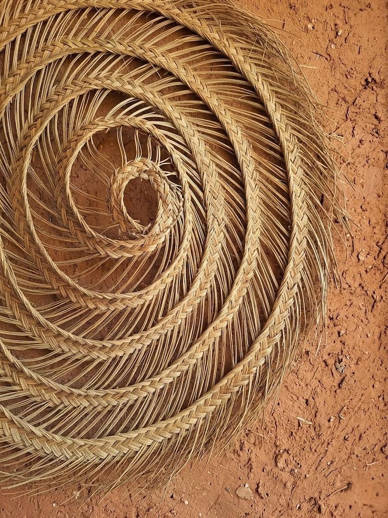 Suspension parasol ajourée en feuille de palmier