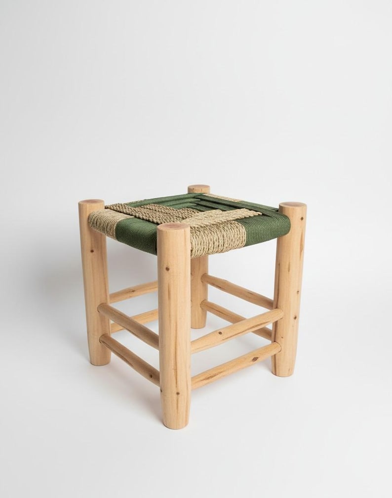 Tabouret marocain artisanal en bois et corde vert