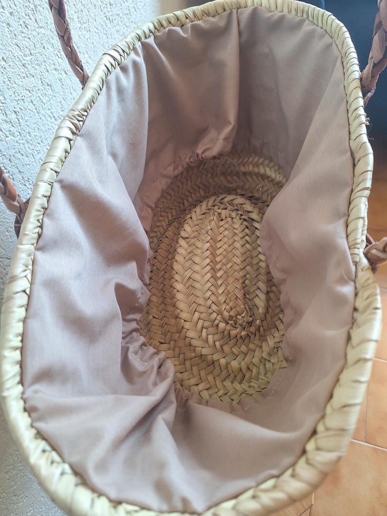 Panier en paille tressée avec anses cuir