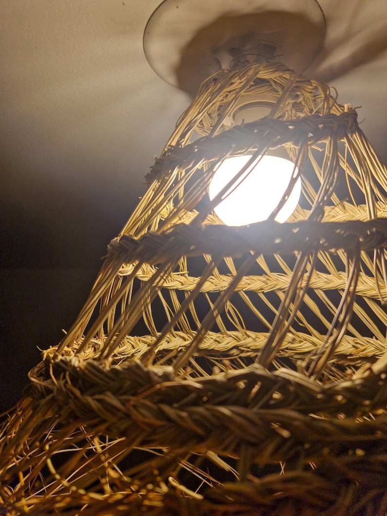 Suspension conique ajourée en feuilles de palmier