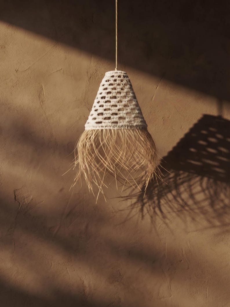 Suspension en feuille de palmier tressée