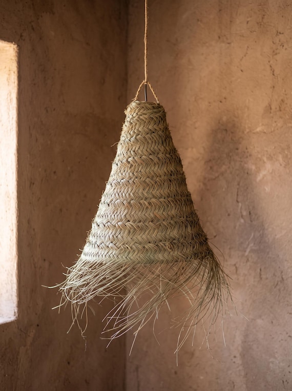 Suspension en feuille de palmier avec franges