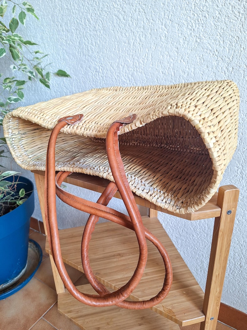 Grand panier en jonc et cuir