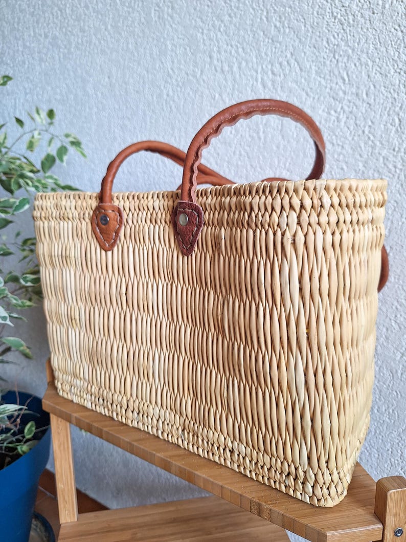Grand panier en jonc et cuir