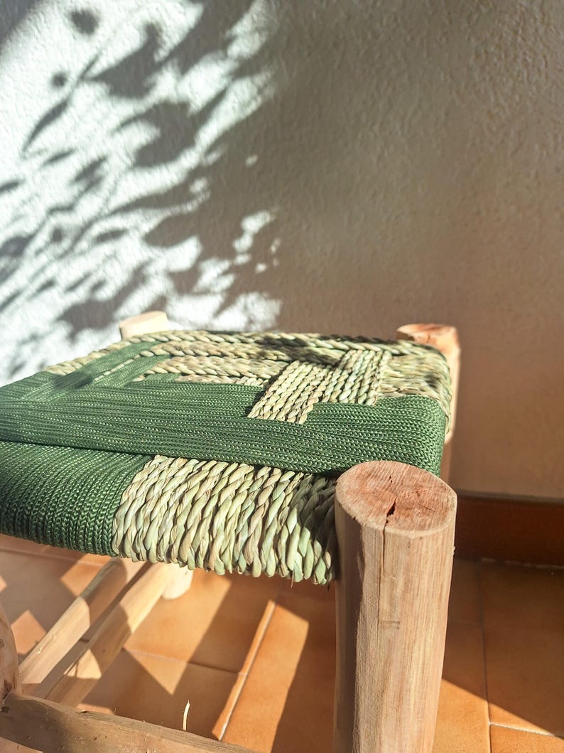 Tabouret marocain artisanal en bois et corde