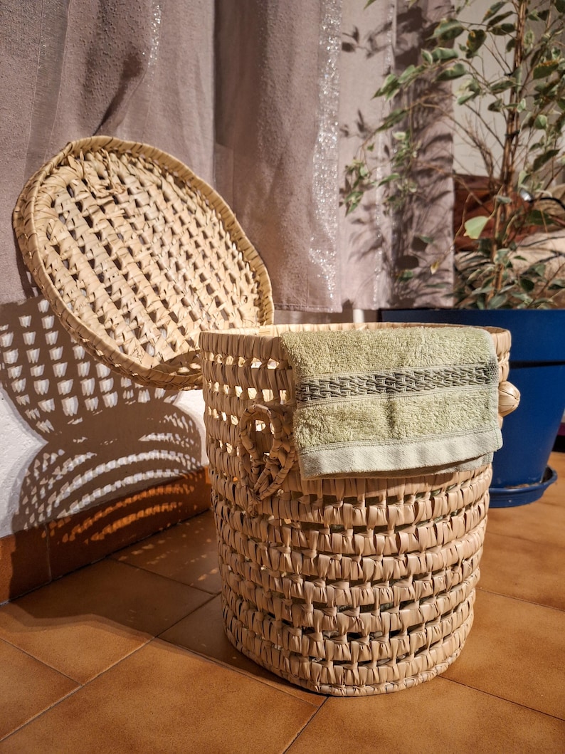 Panier à linge artisanal en palmier